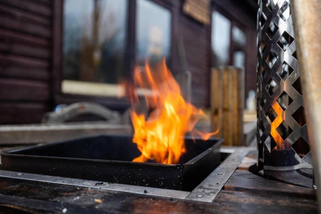 The Woodland Lodge - Wood Fired Hot Tub And Firepit Hambleton Kültér fotó