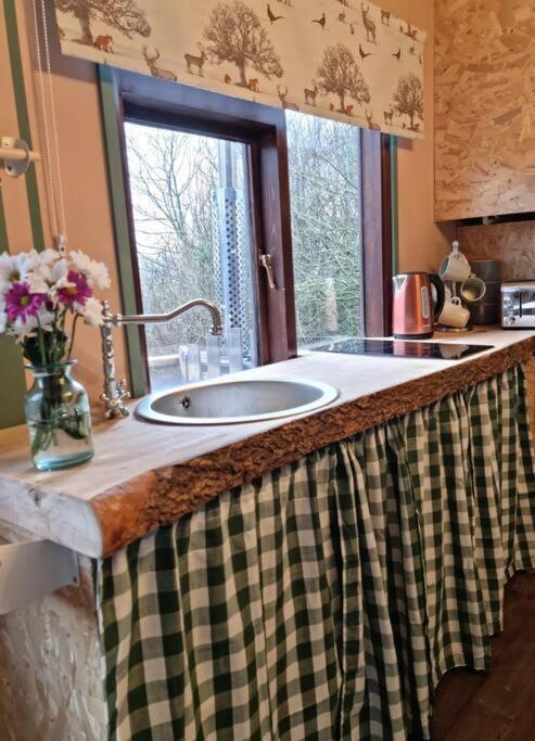 The Woodland Lodge - Wood Fired Hot Tub And Firepit Hambleton Kültér fotó