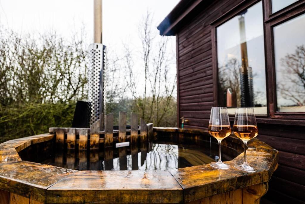 The Woodland Lodge - Wood Fired Hot Tub And Firepit Hambleton Kültér fotó